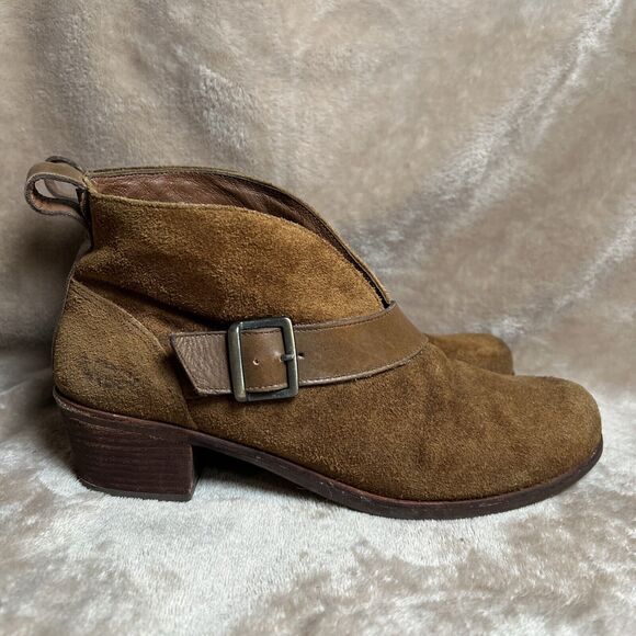 UGG Australia Wright Belted Boot Brown Suede Leather‎ Stout Ankle Women's 8 - Picture 1 of 8